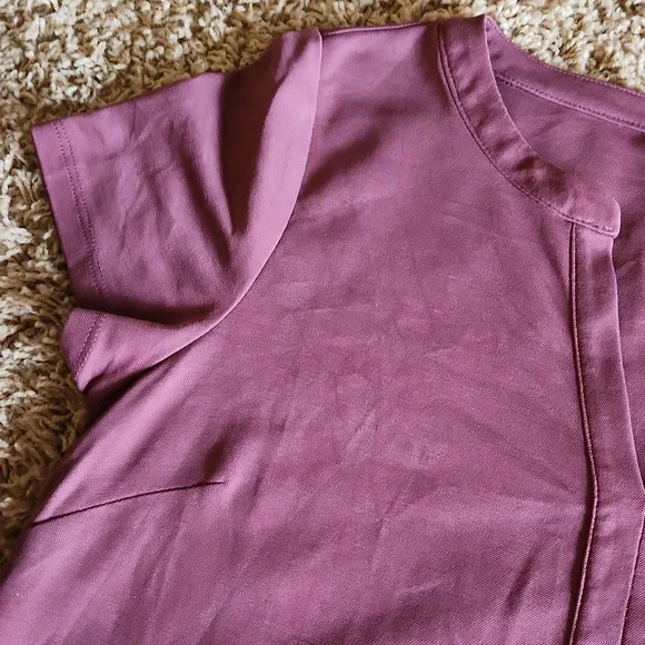 Tahari wine/plum colored womans short sleeve dress size small - Picture 3 of 6